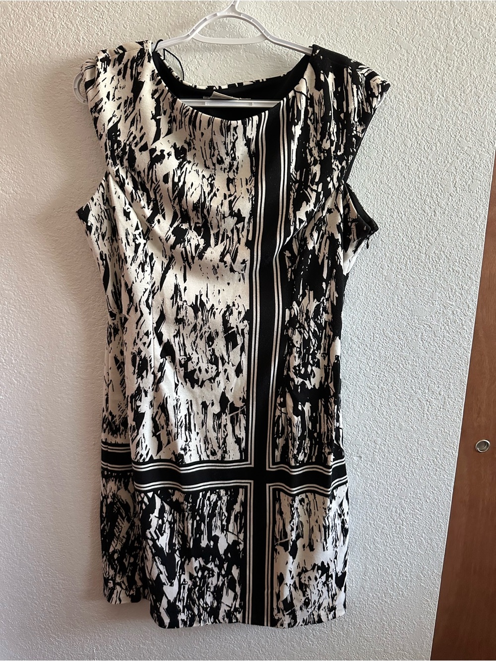 Maggy London Black and White Graphic Sheath Dress